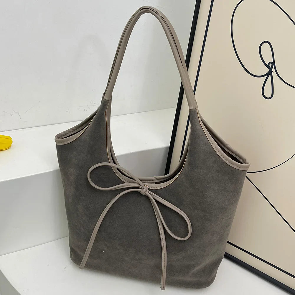 Legendry.© | Lily Bow Bag