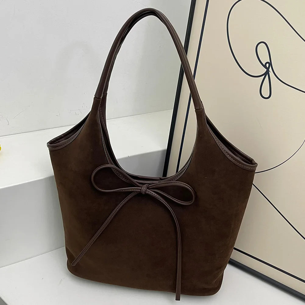 Legendry.© | Lily Bow Bag
