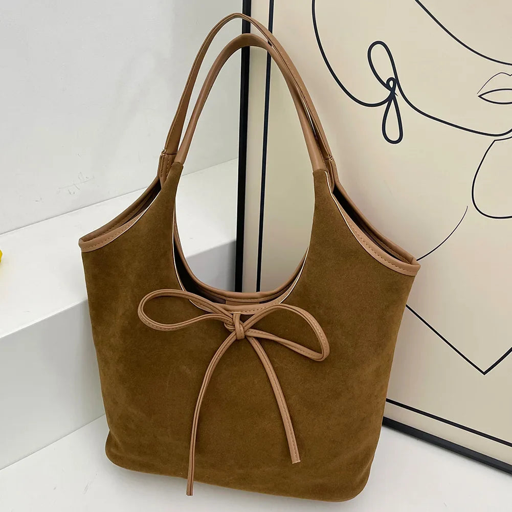 Legendry.© | Lily Bow Bag